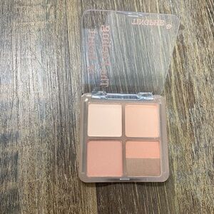 Nude Eyeshadow Palette no brush never‎ used